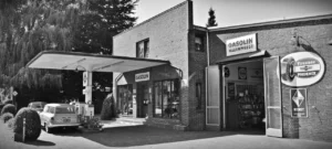 Vintage gas station representing the rise of leaded gasoline during the twentieth century